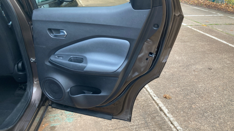 Nissan Juke 1.0 DiG-T 114 N-Connecta 5dr DCT Petrol Hatchback